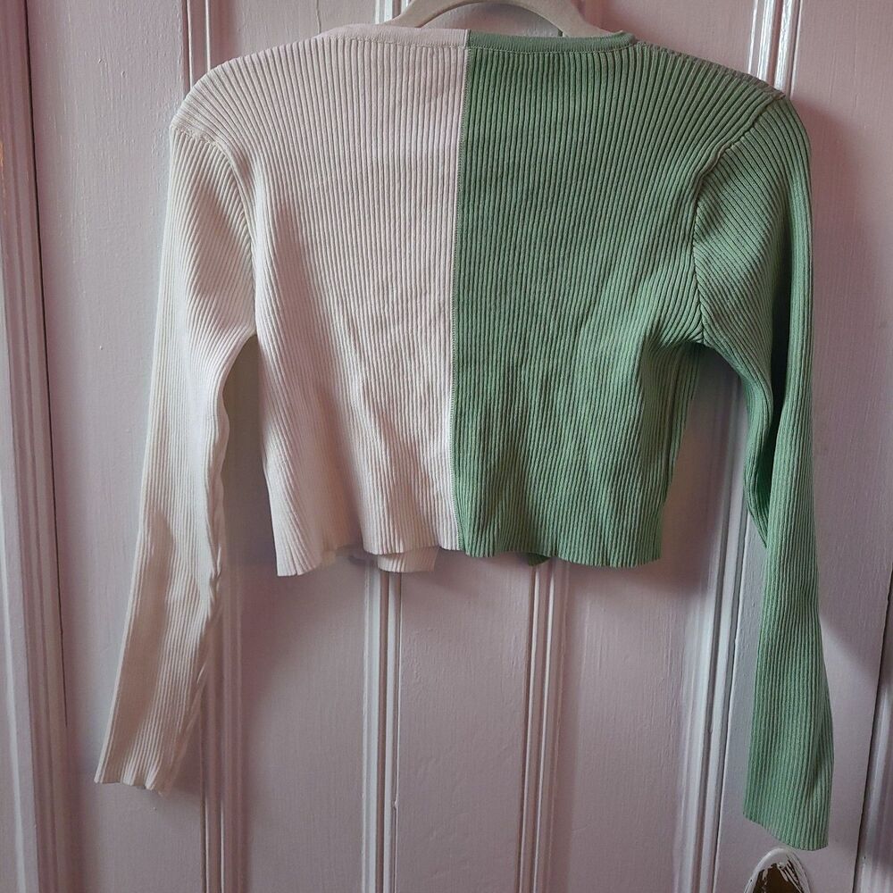 Women's Green/White Colorblock Ribbed Knit Button-Front Cardigan Sweater - Picture 2 of 2